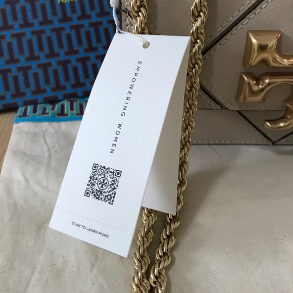 Tory Burch Eleanor small Diamond Quilt Shoulder Bag Color, White - Picture 6 of 13